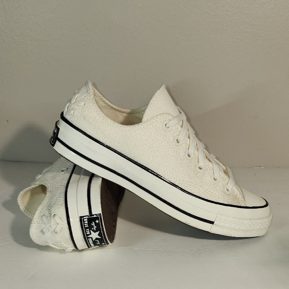 Converse Unisex White Low-Top Lace-Up Sneakers with Black Trim W 8.5 M 6.5
